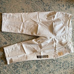 New with tags white denim capris!